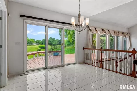 Dining - 5001 Eagle Rdg, Springfield, IL 62711 photo 1 of 1