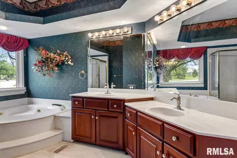 Bath - 5001 Eagle Rdg, Springfield, IL 62711 photo 2 of 7