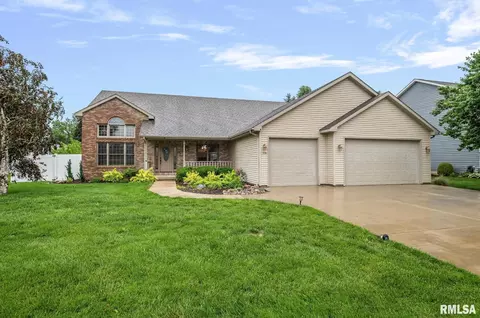 228 Manor Hill Dr, Chatham, IL 62629