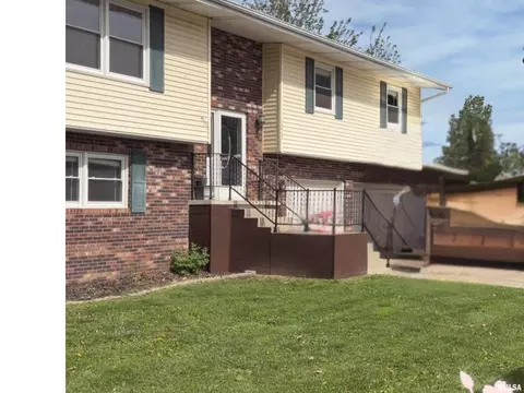 1217 7th St, Pawnee, IL 62558