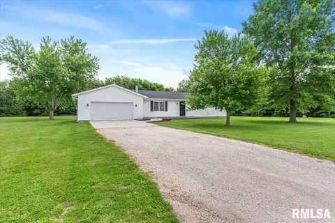 5660 Wesley Chapel Rd, Chatham, IL 62629