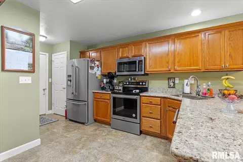 Kitchen - 5316 Manhattan Dr, Springfield, IL 62711 photo 2 of 5
