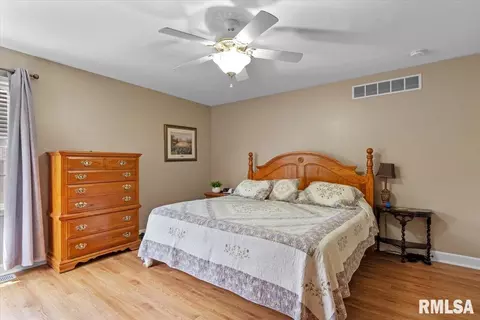 Bedroom - 5316 Manhattan Dr, Springfield, IL 62711 photo 3 of 6