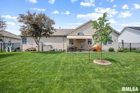 Exterior - 5316 Manhattan Dr, Springfield, IL 62711 photo 8 of 13