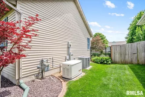 Exterior - 5316 Manhattan Dr, Springfield, IL 62711 photo 11 of 13