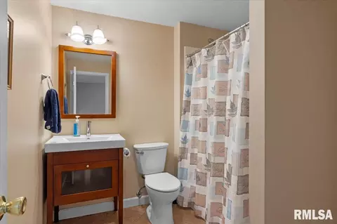Bath - 5316 Manhattan Dr, Springfield, IL 62711 photo 4 of 4