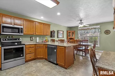 Kitchen - 5316 Manhattan Dr, Springfield, IL 62711 photo 1 of 5