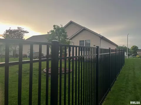 Exterior - 5316 Manhattan Dr, Springfield, IL 62711 photo 13 of 13
