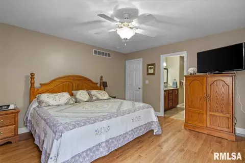 Bedroom - 5316 Manhattan Dr, Springfield, IL 62711 photo 2 of 6
