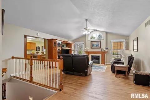 Entry Way - 5316 Manhattan Dr, Springfield, IL 62711 photo 2 of 6