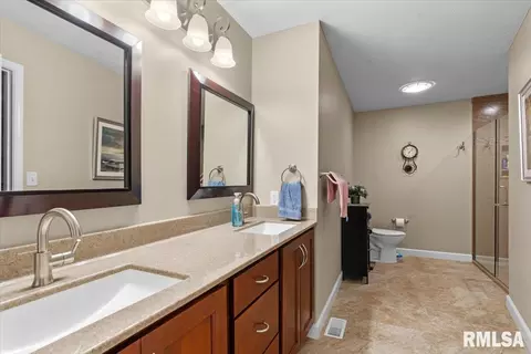 Bath - 5316 Manhattan Dr, Springfield, IL 62711 photo 1 of 4