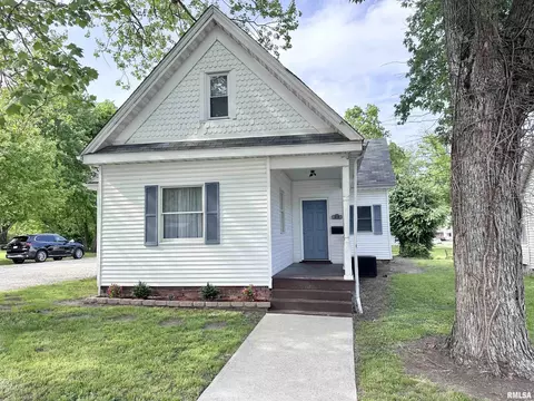 808 W Lafayette Ave, Jacksonville, IL 62650
