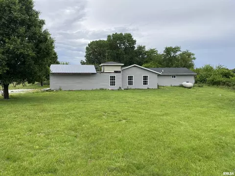 2067 New Lake Rd, Jacksonville, IL 62650