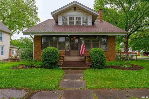 303 N Lafayette St, Mount Pulaski, IL 62548