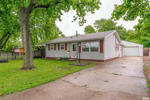 728 Bryan Ave, Lincoln, IL 62656
