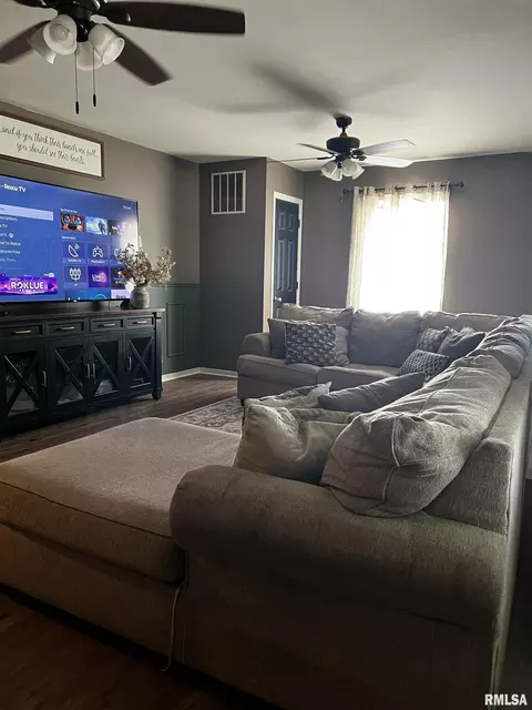Living - 1904 E Sangamon Ave, Springfield, IL 62702 photo 2 of 3