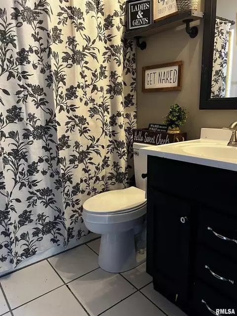 Bath - 1904 E Sangamon Ave, Springfield, IL 62702 photo 3 of 3