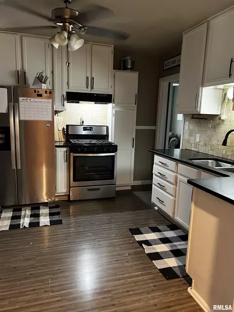 Kitchen - 1904 E Sangamon Ave, Springfield, IL 62702 photo 2 of 2