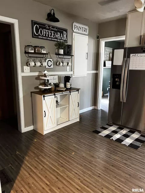 Kitchen - 1904 E Sangamon Ave, Springfield, IL 62702 photo 1 of 2