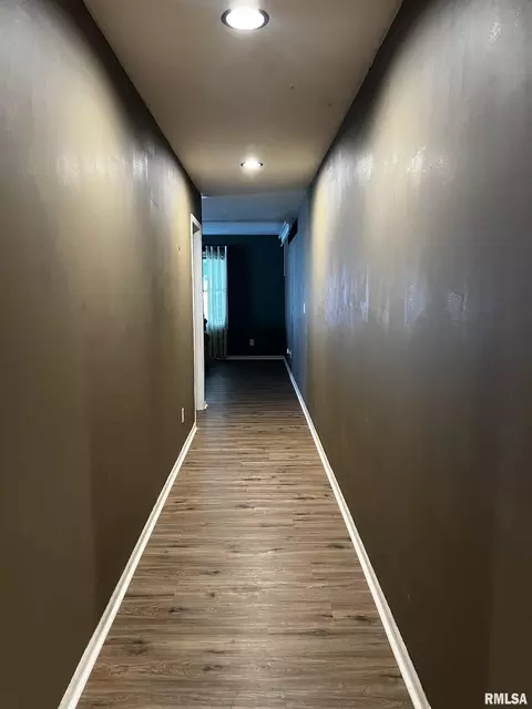 Entry Way - 1904 E Sangamon Ave, Springfield, IL 62702 photo 1 of 1