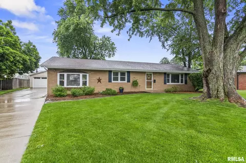 56 Bonniebrook Rd, Chatham, IL 62629