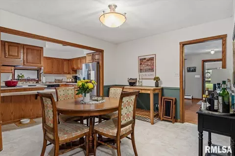 Dining - 3300 S 2nd St, Springfield, IL 62703 photo 2 of 4