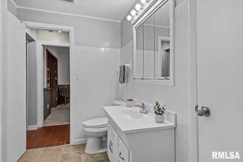 Bath - 3300 S 2nd St, Springfield, IL 62703 photo 2 of 4