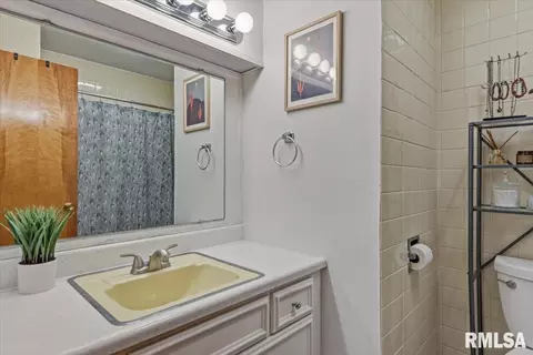 Bath - 3300 S 2nd St, Springfield, IL 62703 photo 3 of 4