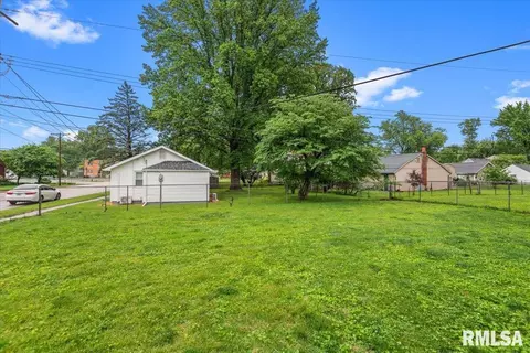 Exterior - 3300 S 2nd St, Springfield, IL 62703 photo 4 of 9