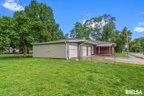 Exterior - 3300 S 2nd St, Springfield, IL 62703 photo 6 of 9