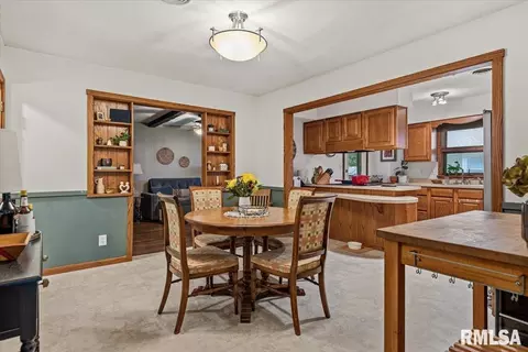 Dining - 3300 S 2nd St, Springfield, IL 62703 photo 1 of 4