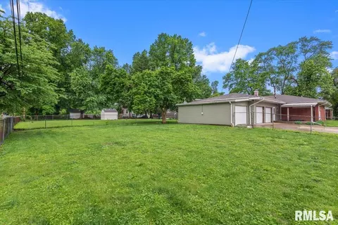Exterior - 3300 S 2nd St, Springfield, IL 62703 photo 5 of 9