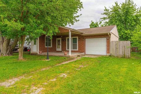 1213 Short 11th St, Lincoln, IL 62656