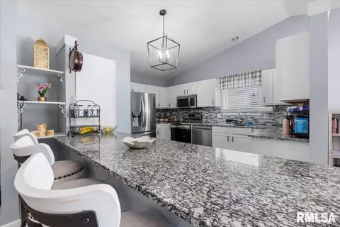 Kitchen - 45 Royal Rd, Springfield, IL 62702 photo 2 of 3