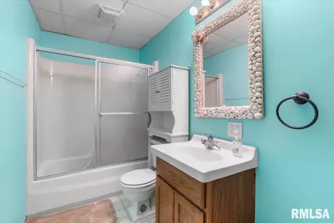 Bath - 45 Royal Rd, Springfield, IL 62702 photo 3 of 3