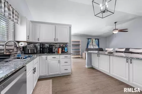 Kitchen - 45 Royal Rd, Springfield, IL 62702 photo 1 of 3