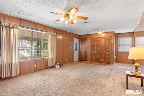 Living - 2505 S 5th St, Springfield, IL 62703 photo 3 of 8