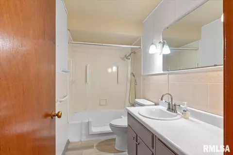 Bath - 2505 S 5th St, Springfield, IL 62703 photo 1 of 1