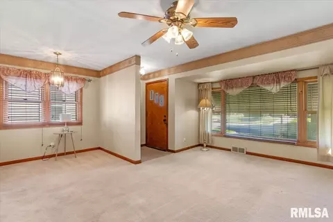 Living - 2505 S 5th St, Springfield, IL 62703 photo 6 of 8