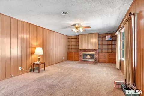 Living - 2505 S 5th St, Springfield, IL 62703 photo 1 of 8