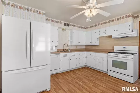 Kitchen - 2505 S 5th St, Springfield, IL 62703 photo 1 of 3
