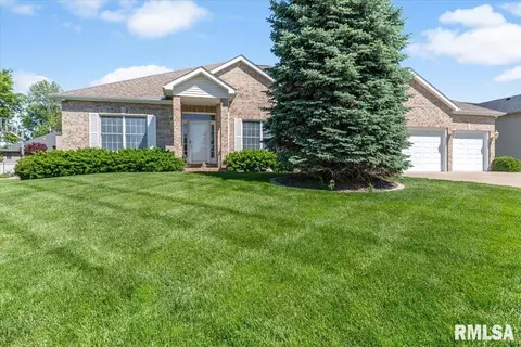 114 Heatherstone Dr, Chatham, IL 62629