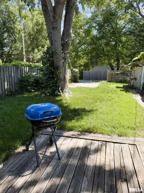 Exterior - 2336 S 11th St, Springfield, IL 62702 photo 2 of 5
