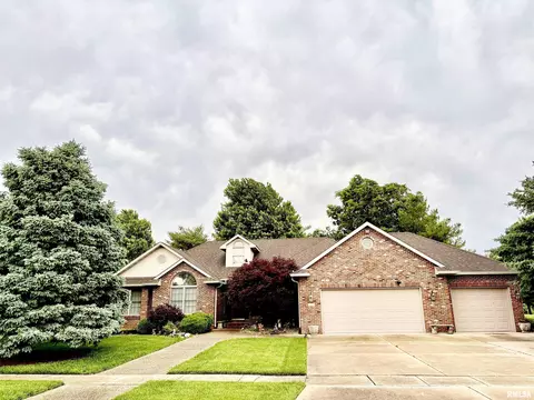 24 Wadsworth Dr, Jacksonville, IL 62650