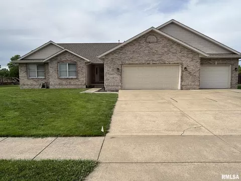 107 Lilac Ln, Chatham, IL 62629