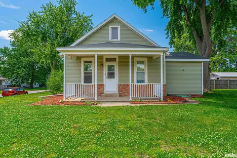 228 Willard Ave, Lincoln, IL 62656