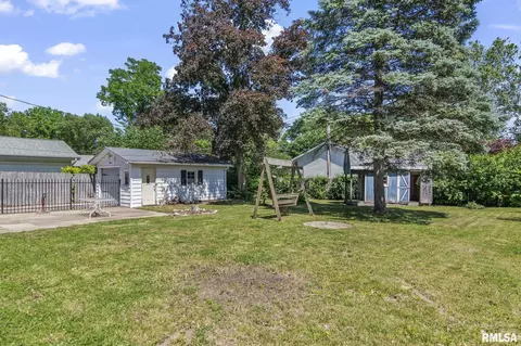 Exterior - 924 Westview Dr, Springfield, IL 62704 photo 3 of 7