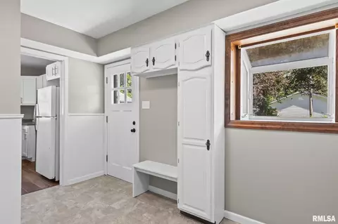 Entry Way - 924 Westview Dr, Springfield, IL 62704 photo 2 of 3
