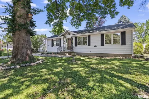 Exterior - 924 Westview Dr, Springfield, IL 62704 photo 2 of 7