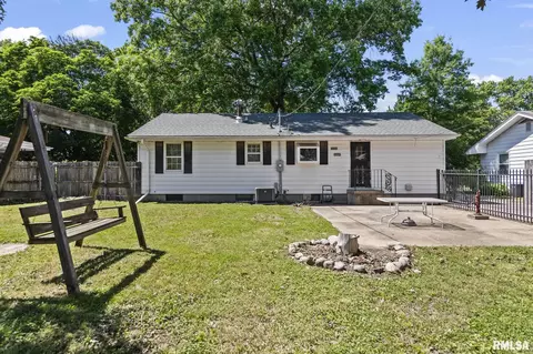 Exterior - 924 Westview Dr, Springfield, IL 62704 photo 5 of 7